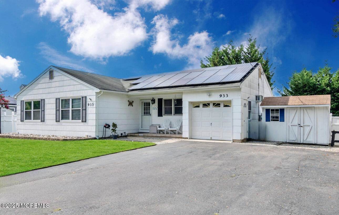 933 Lawrence Avenue, Toms River, NJ 08757