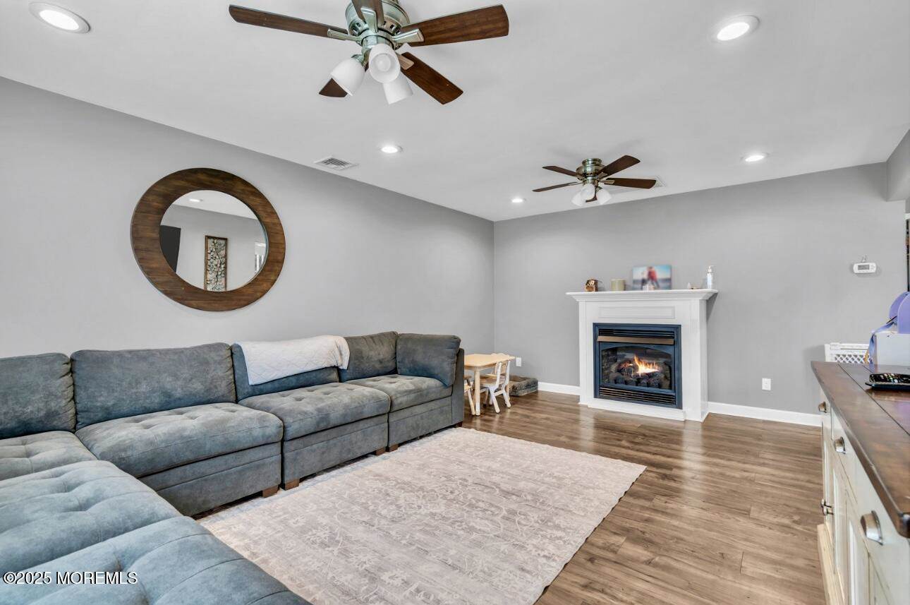 933 Lawrence Avenue, Toms River, NJ 08757