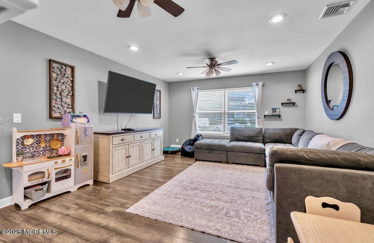 933 Lawrence Avenue, Toms River, NJ 08757