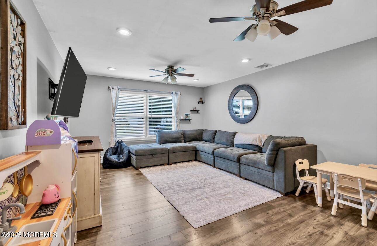 933 Lawrence Avenue, Toms River, NJ 08757