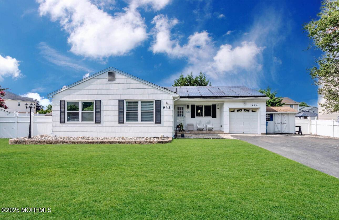 933 Lawrence Avenue, Toms River, NJ 08757