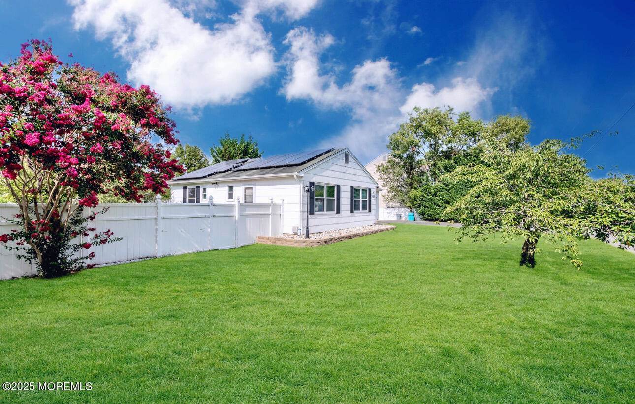 933 Lawrence Avenue, Toms River, NJ 08757