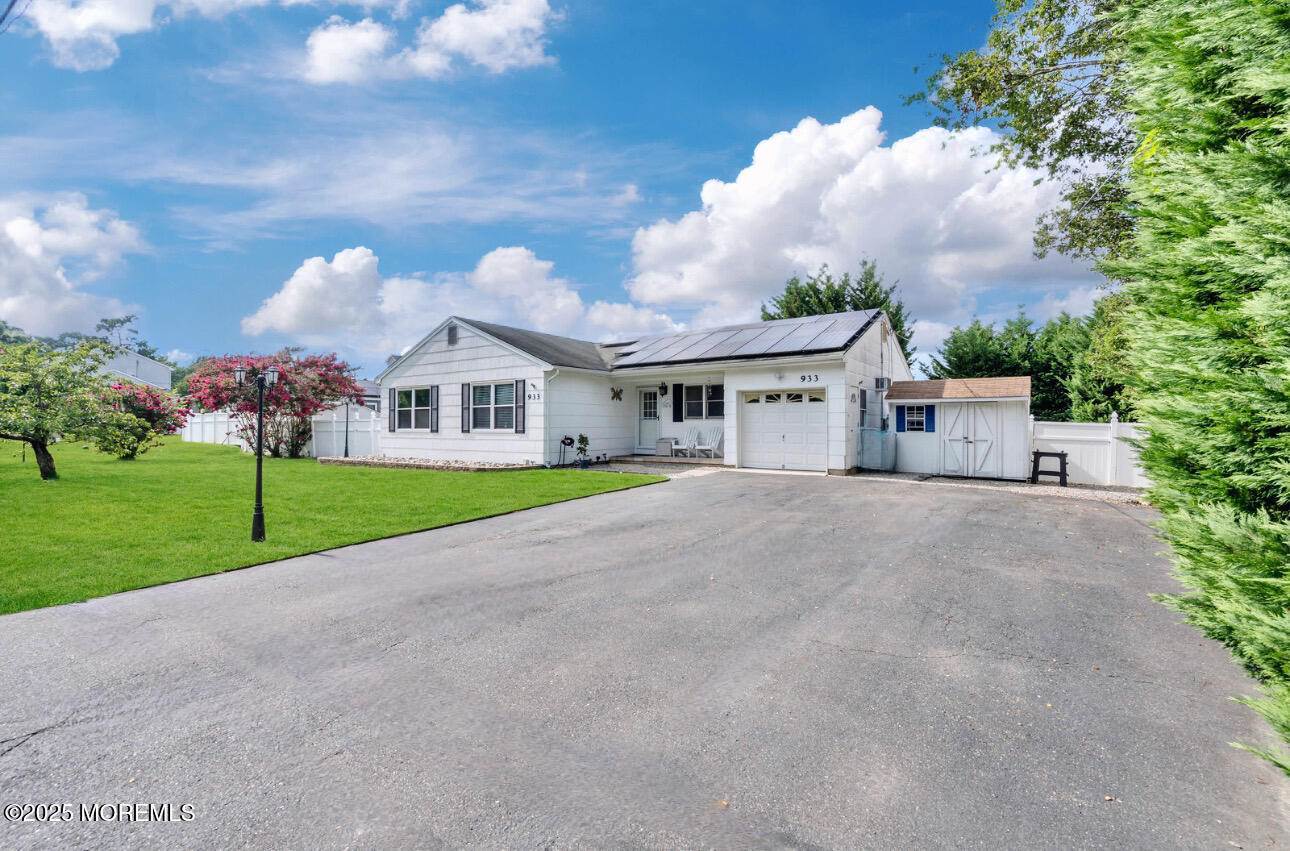 933 Lawrence Avenue, Toms River, NJ 08757