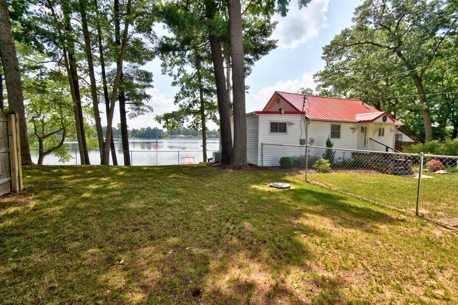 551 North Rock Lake Drive, Vestaburg, MI 48891