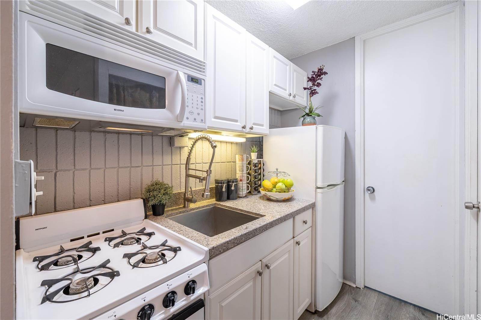 1911 Kalakaua Avenue, #406, Honolulu, HI 96815