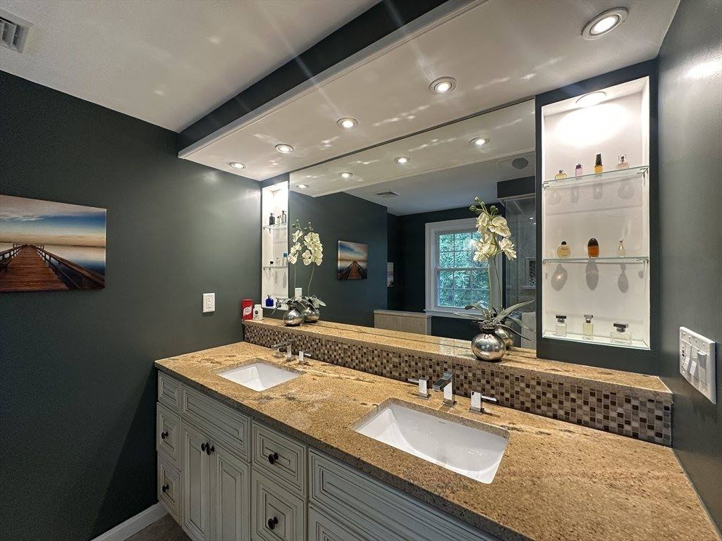 186 Pecunit Street, Canton, MA 02021