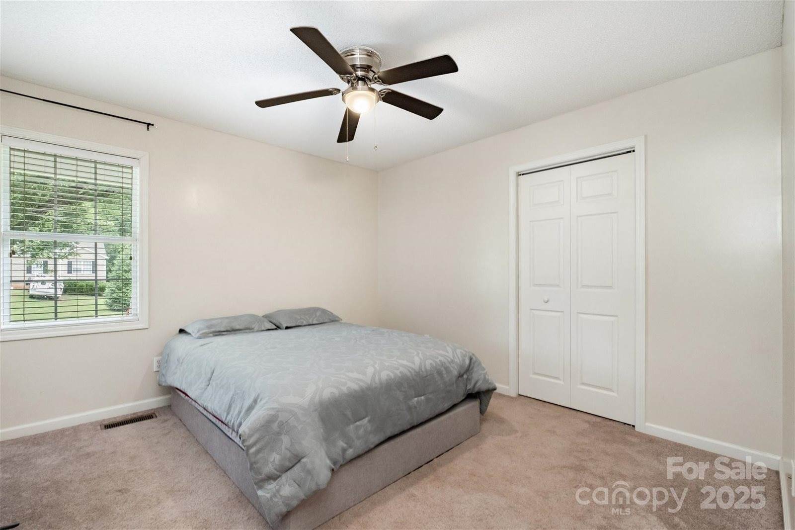 2076 Summerfield Circle, Conover, NC 28613