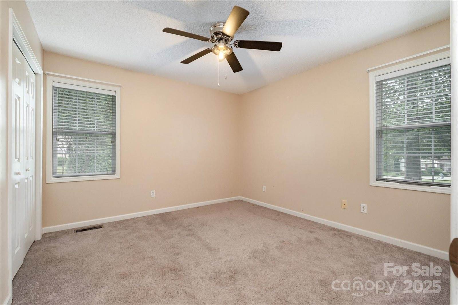 2076 Summerfield Circle, Conover, NC 28613