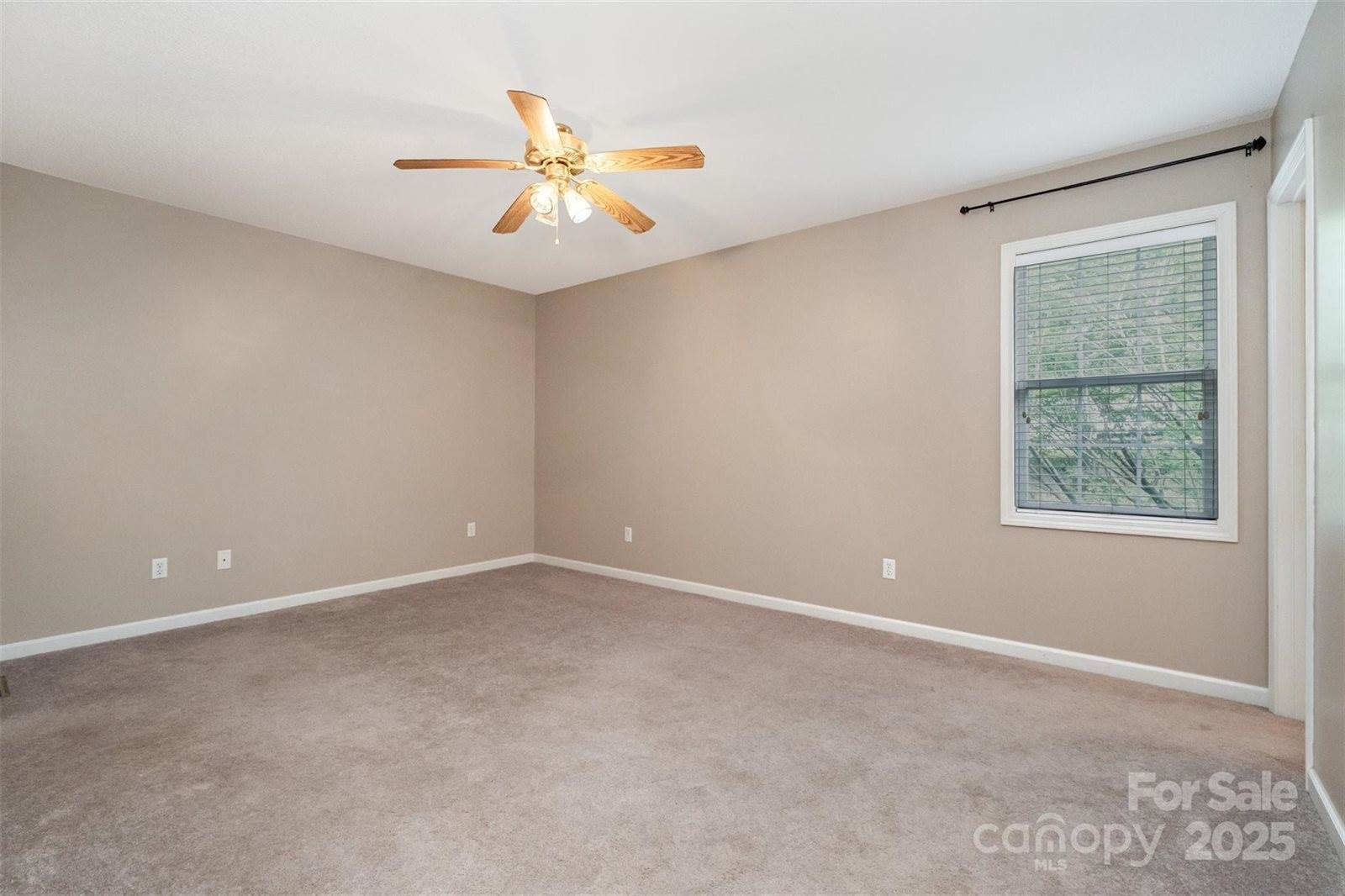 2076 Summerfield Circle, Conover, NC 28613