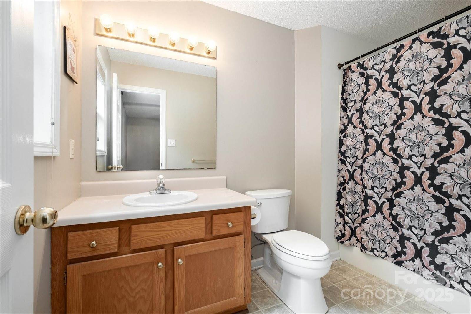 2076 Summerfield Circle, Conover, NC 28613