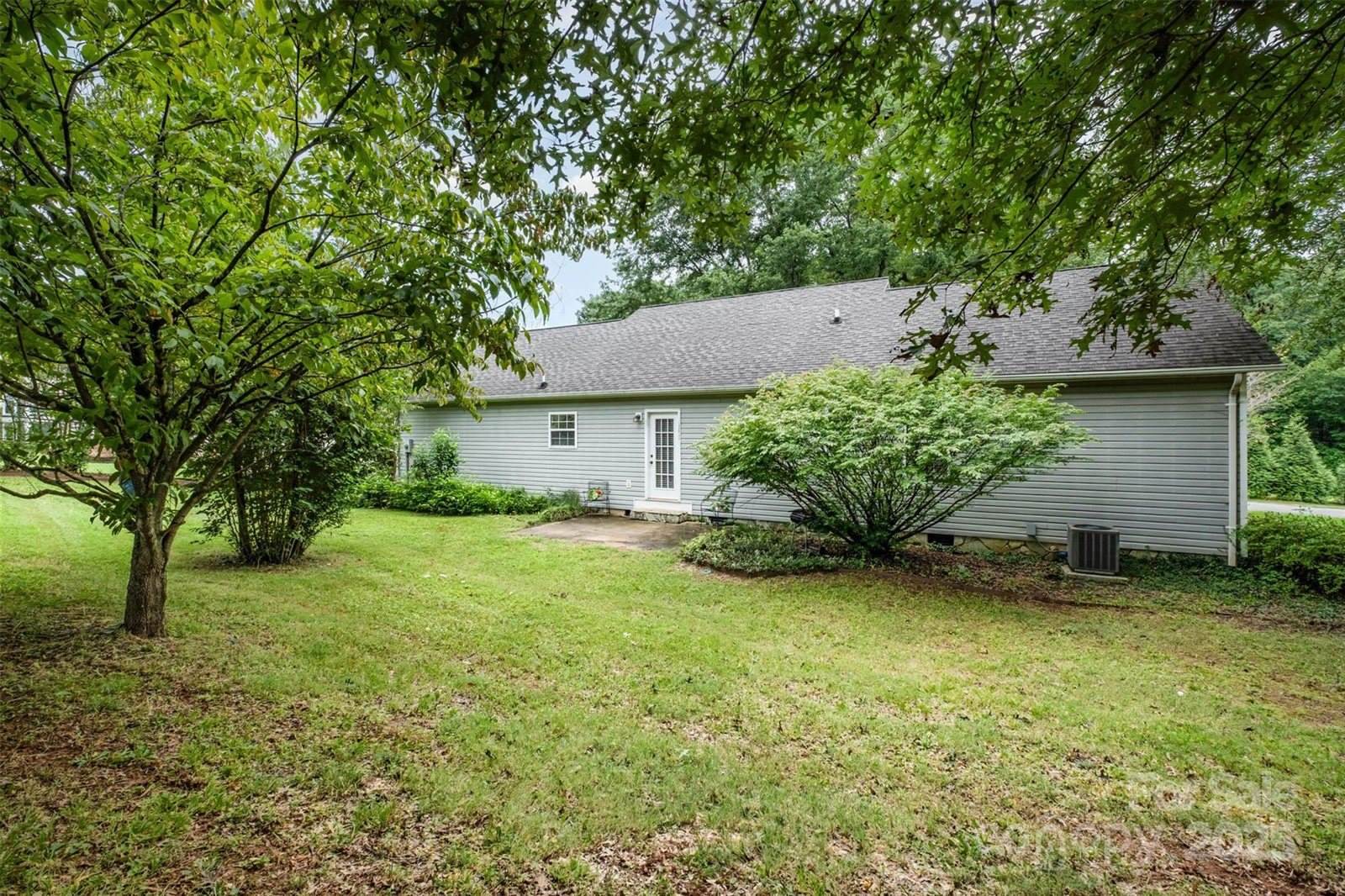 2076 Summerfield Circle, Conover, NC 28613
