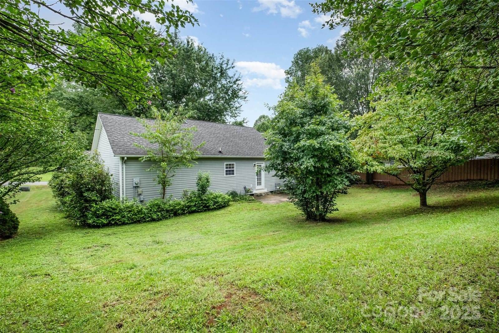 2076 Summerfield Circle, Conover, NC 28613