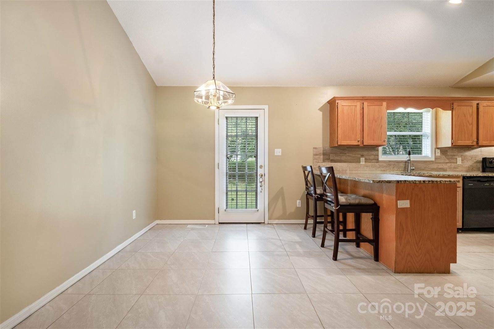 2076 Summerfield Circle, Conover, NC 28613