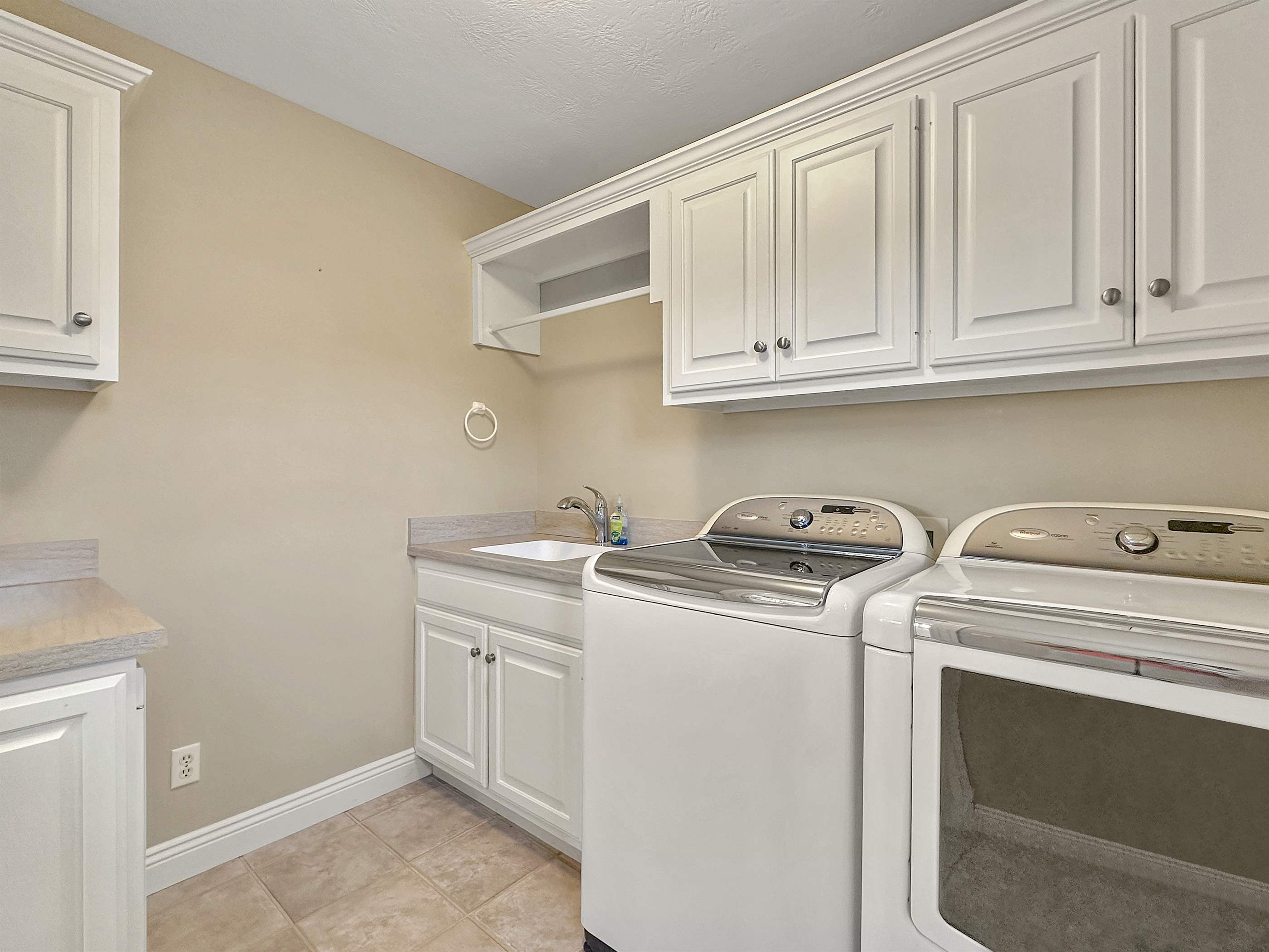 536 N Union, Loudonville, OH 44842