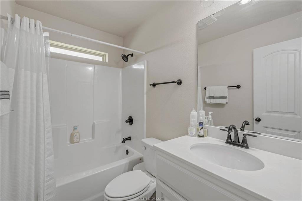 1011 Dove Chase Lane, College Station, TX 77845