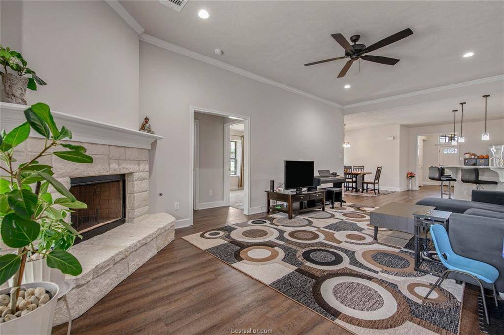 1011 Dove Chase Lane, College Station, TX 77845