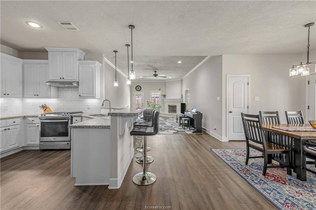 1011 Dove Chase Lane, College Station, TX 77845