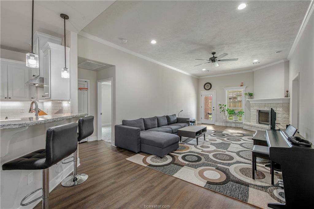 1011 Dove Chase Lane, College Station, TX 77845