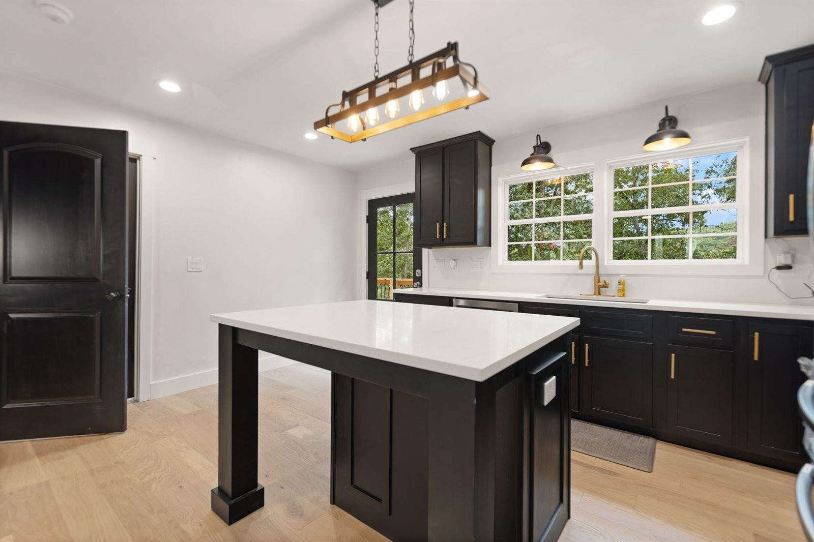 1265 Cliffs Edge Road, East Bernstadt, KY 40729