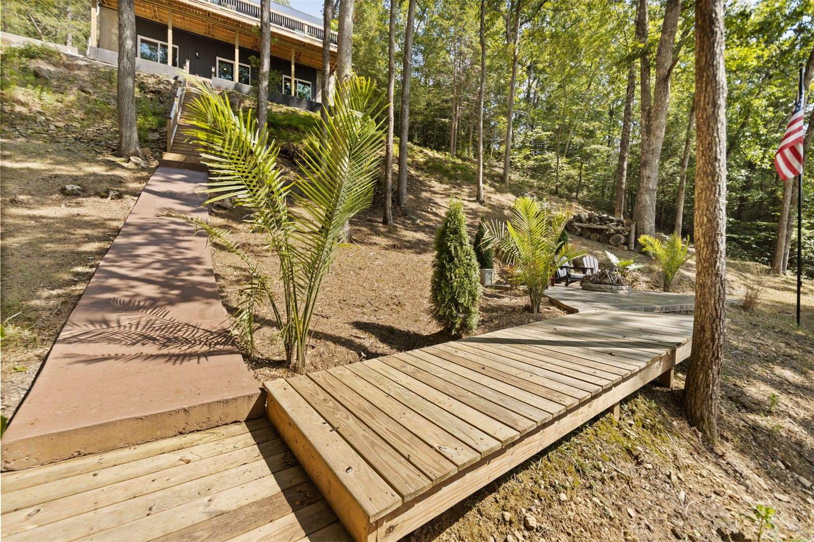 1265 Cliffs Edge Road, East Bernstadt, KY 40729