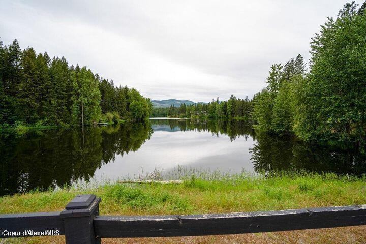 39 Forest Ridge Rd, Blanchard, ID 83804