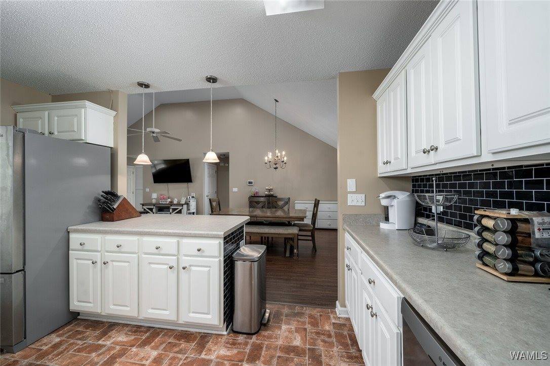 8217 Meadowlake Village Drive, Northport, AL 35473