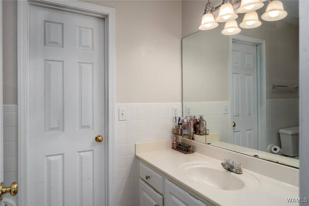 8217 Meadowlake Village Drive, Northport, AL 35473