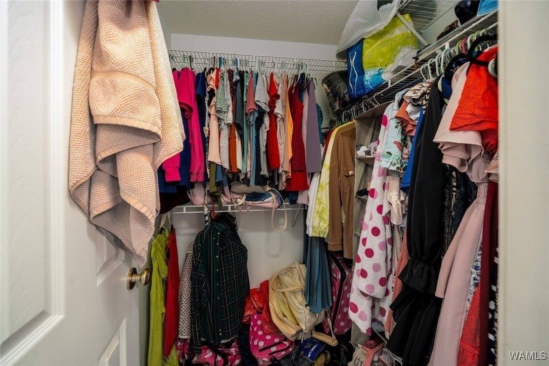 8217 Meadowlake Village Drive, Northport, AL 35473