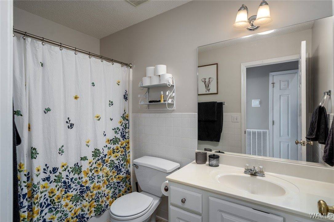 8217 Meadowlake Village Drive, Northport, AL 35473