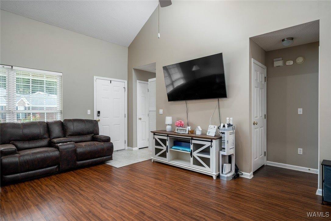 8217 Meadowlake Village Drive, Northport, AL 35473