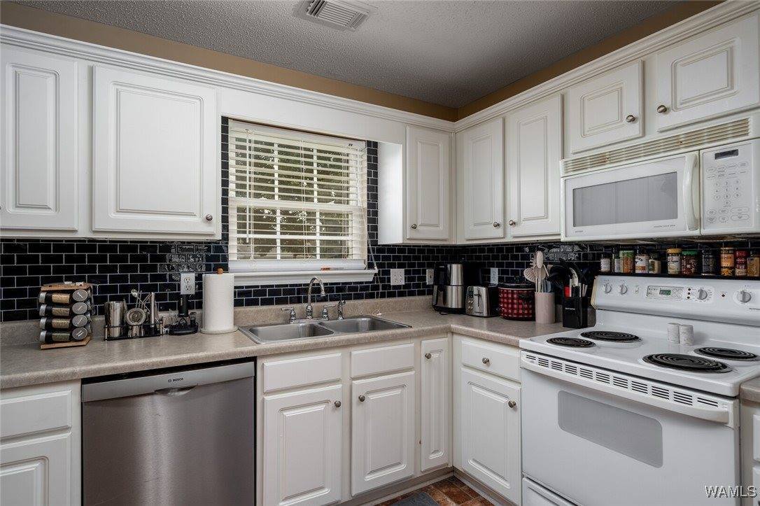 8217 Meadowlake Village Drive, Northport, AL 35473