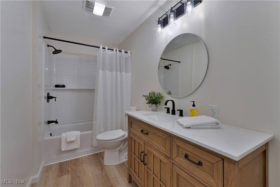 42 Sycamore Drive, New Middletown, OH 44442