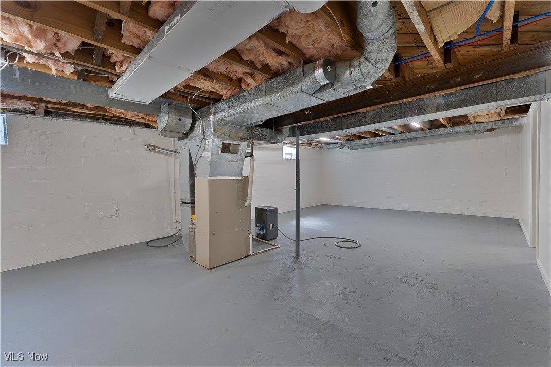 42 Sycamore Drive, New Middletown, OH 44442