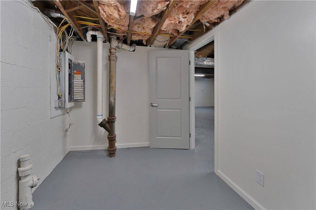 42 Sycamore Drive, New Middletown, OH 44442