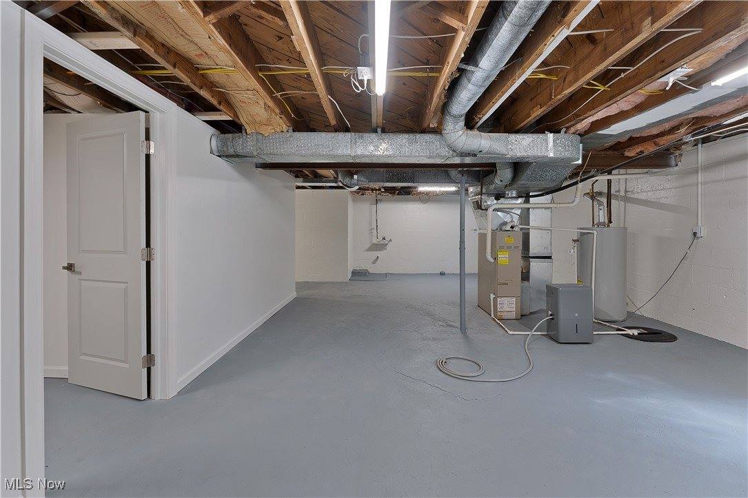 42 Sycamore Drive, New Middletown, OH 44442