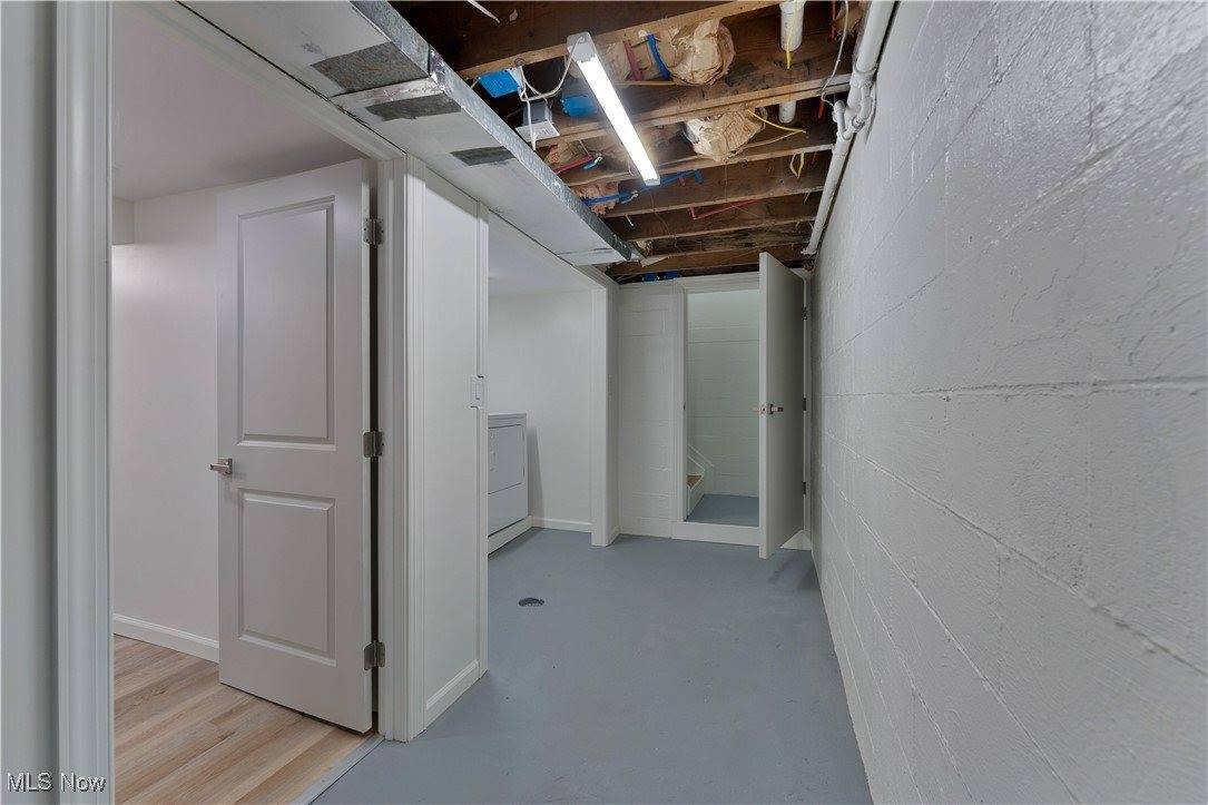 42 Sycamore Drive, New Middletown, OH 44442