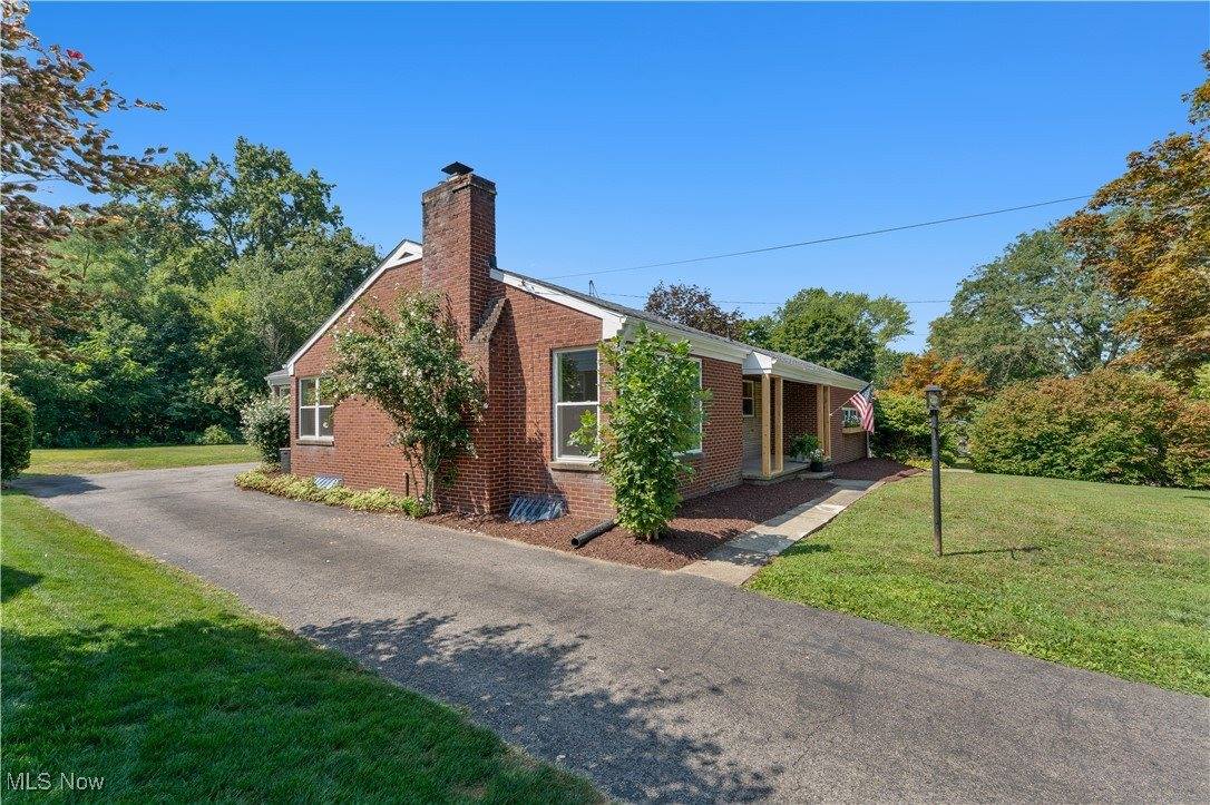 42 Sycamore Drive, New Middletown, OH 44442