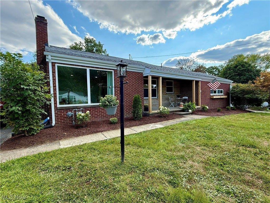 42 Sycamore Drive, New Middletown, OH 44442