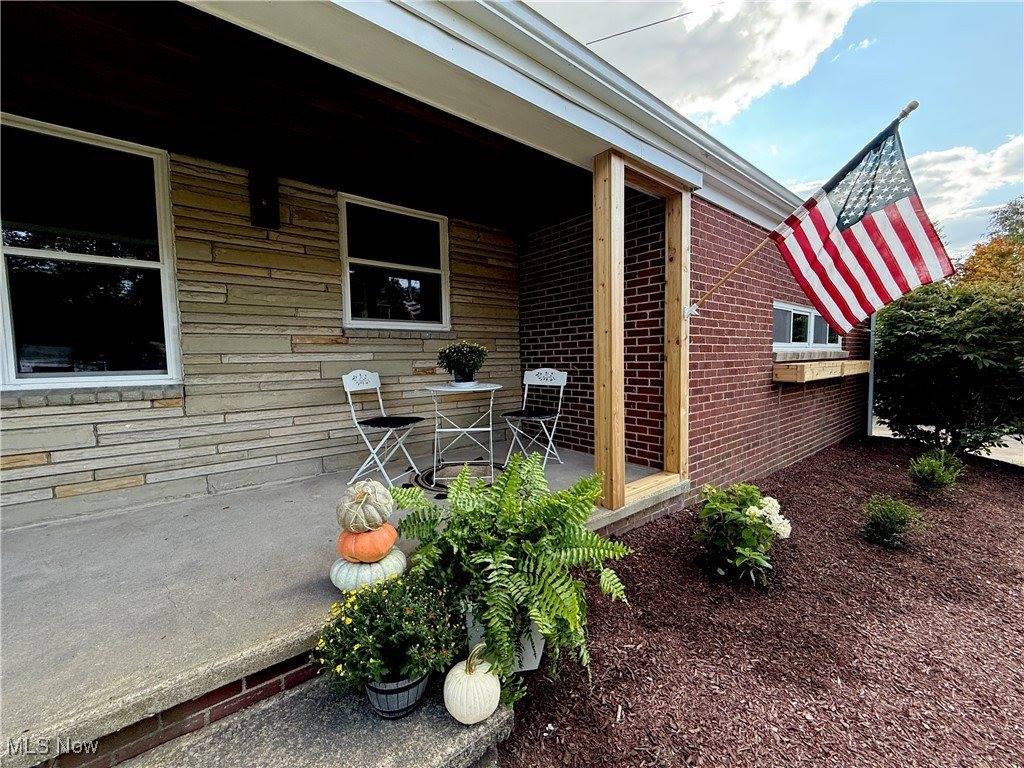 42 Sycamore Drive, New Middletown, OH 44442