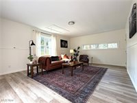 42 Sycamore Drive, New Middletown, OH 44442