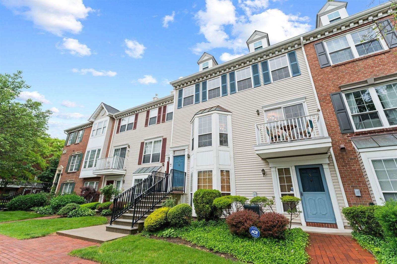 4 Persimmon Ct, JC, West Bergen, NJ 07305