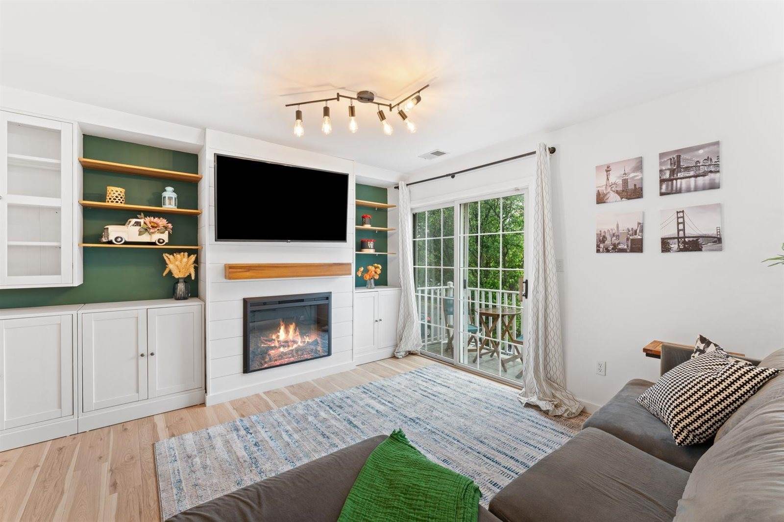 4 Persimmon Ct, JC, West Bergen, NJ 07305