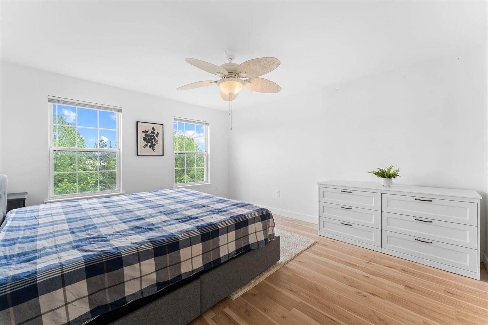 4 Persimmon Ct, JC, West Bergen, NJ 07305