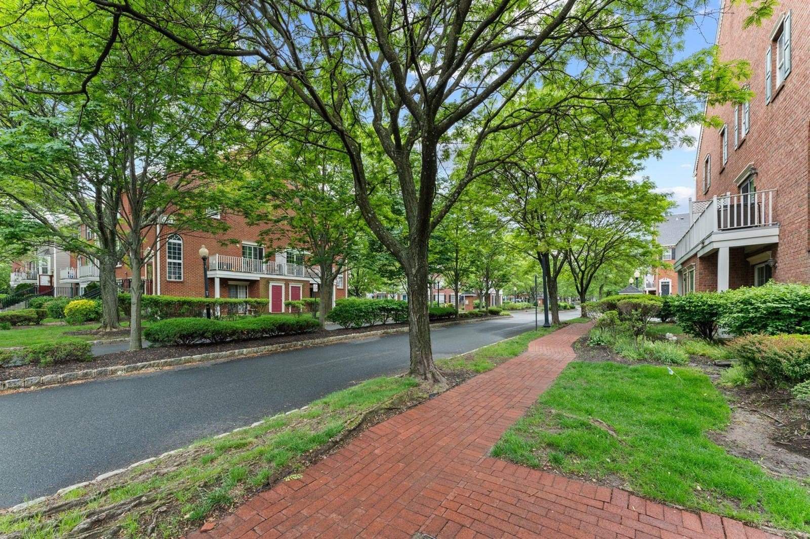 4 Persimmon Ct, JC, West Bergen, NJ 07305