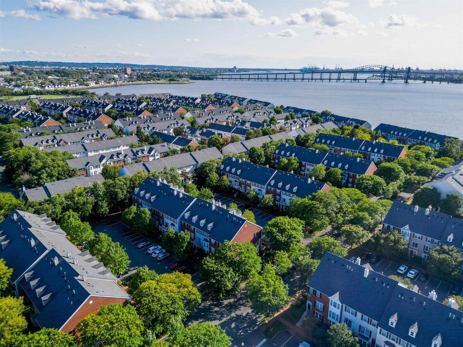 4 Persimmon Ct, JC, West Bergen, NJ 07305