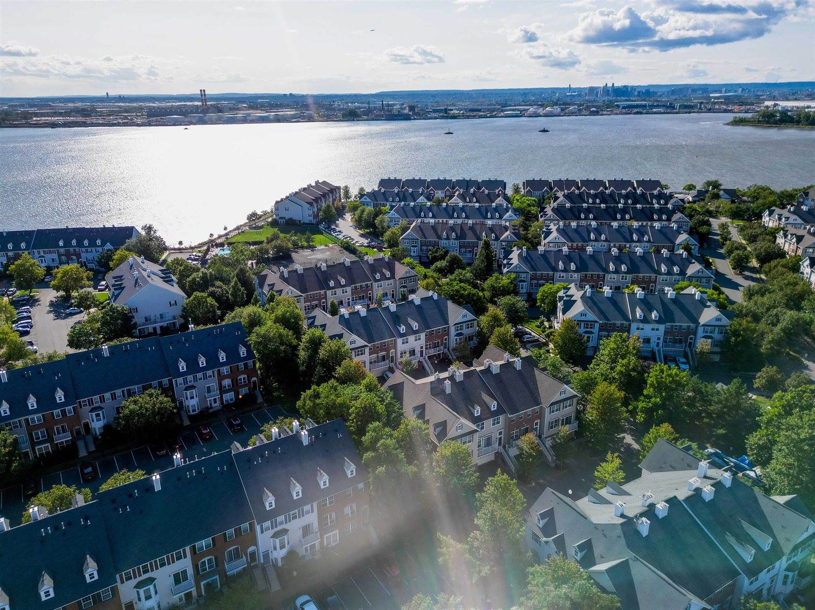 4 Persimmon Ct, JC, West Bergen, NJ 07305