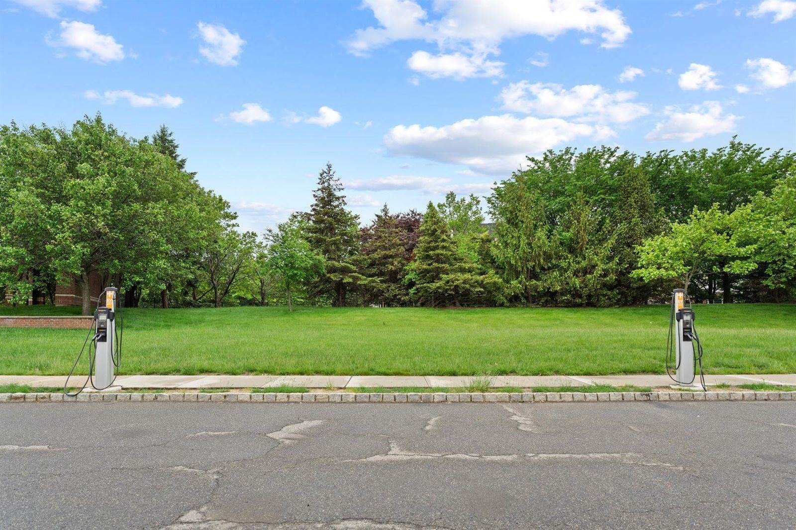 4 Persimmon Ct, JC, West Bergen, NJ 07305