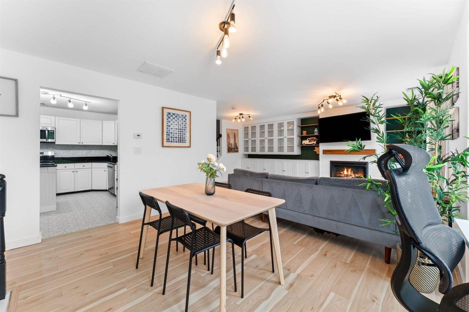 4 Persimmon Ct, JC, West Bergen, NJ 07305