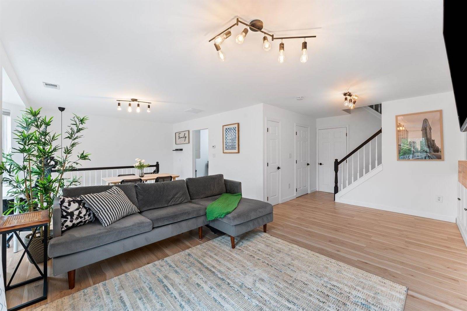 4 Persimmon Ct, JC, West Bergen, NJ 07305