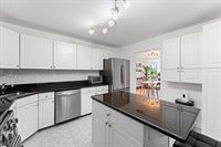 4 Persimmon Ct, JC, West Bergen, NJ 07305